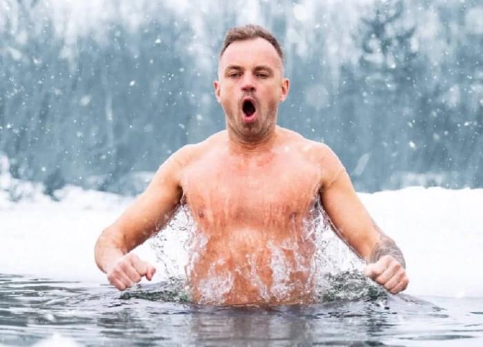 غطس الماء البارد: 5 دقائق تحارب الاكتئاب وتحسن المزاج