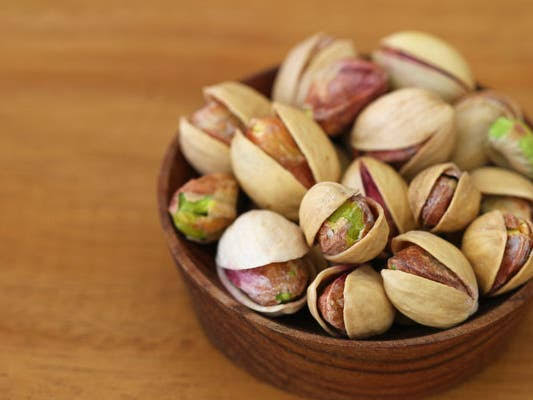 الفستق: غذاء خارق بين التسويق والصحة الطبيعية