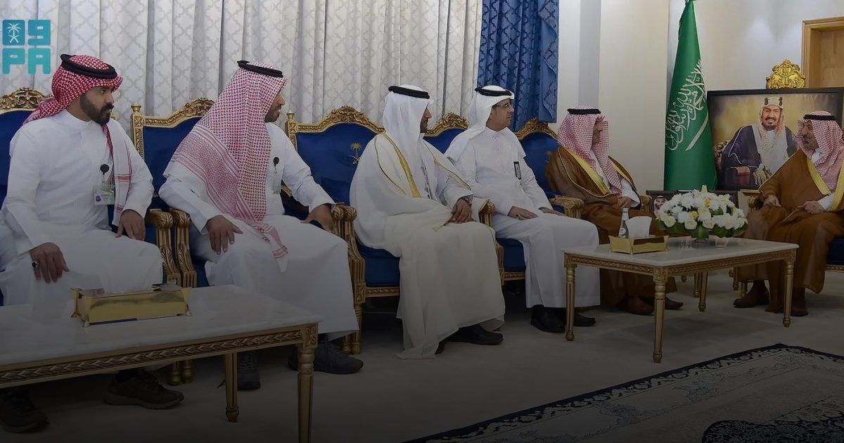 أمير نجران يطّلع على مبادرة "نخدمهمْ بعناية" لخدمة الحجاج