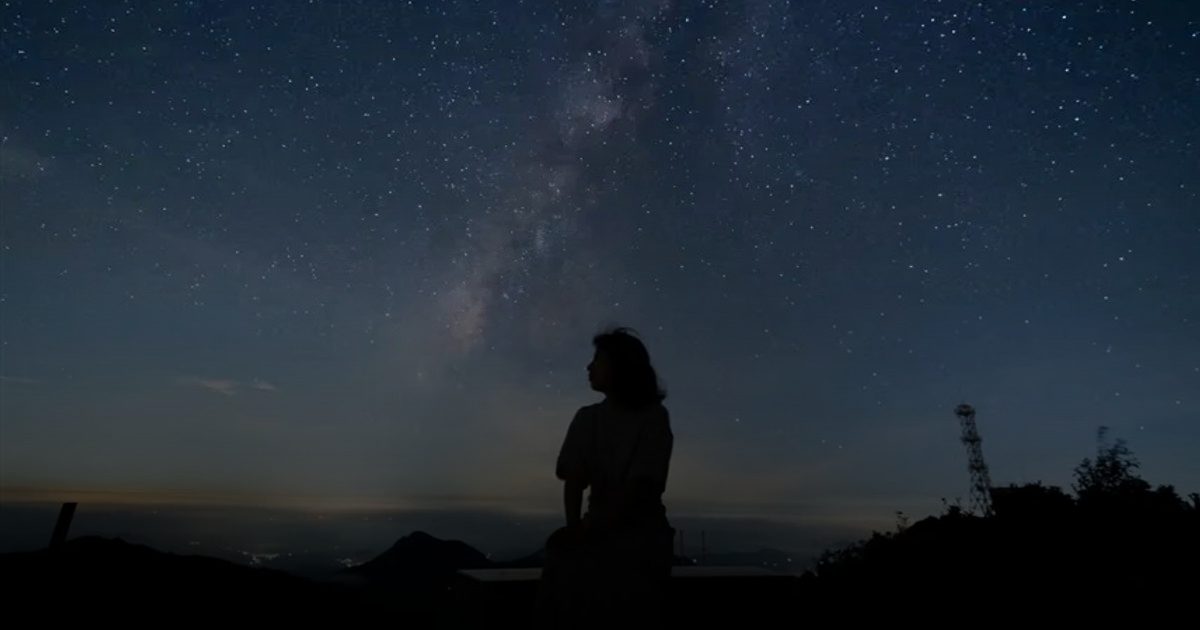 قضاء وقت في الظلام علاج  يحسن الصحة النفسية