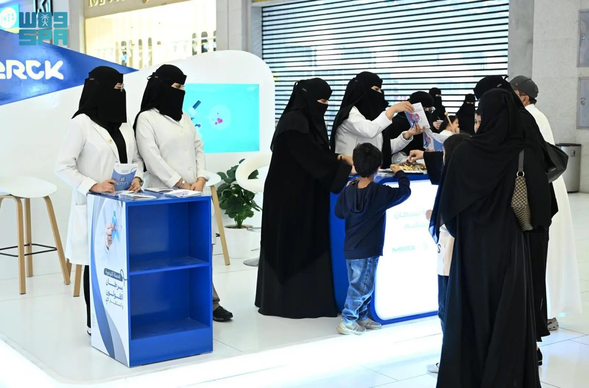 تجمع عسير الصحي ينظم فعالية للتعريف بأعراض "سرطان القولون"