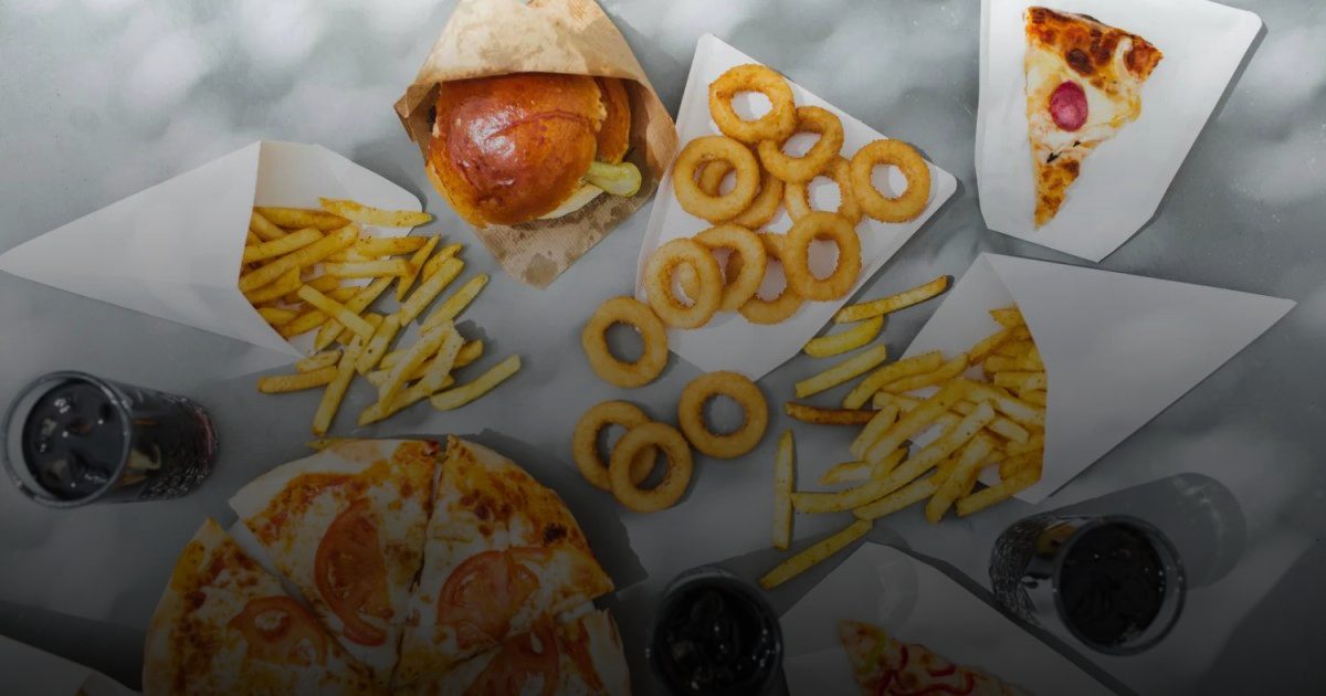 الأغذية فائقة المعالجة ربما تُعيد برمجة الشهية في المخ