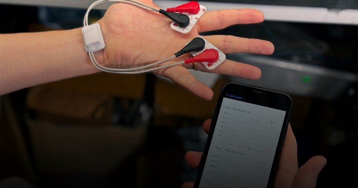 جهاز يقيس كمية حليب الرضاعة الطبيعية التي يستهلكها الطفل