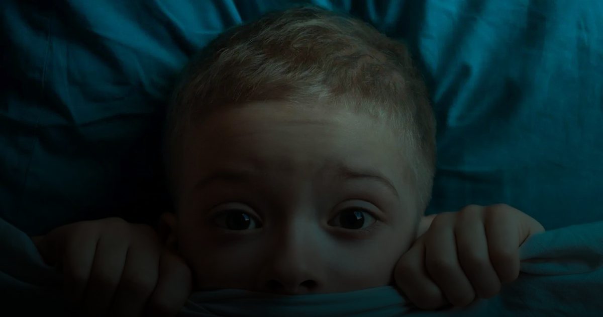 لا داعي للفزع من صراخ طفلك أثناء النوم.. حقيقة  الرعب الليلي وعلاجه