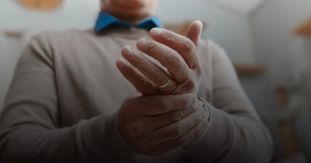 فاتورة الألم: الفيبروميالجيا "الثقب الأسود" الذي يبتلع المليارات من ميزانيات الصحة