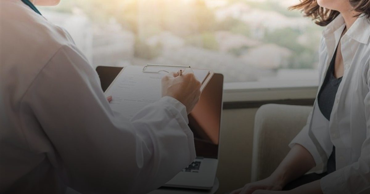 إعادة تقييم لفوائد وآثار العلاج الهرموني للنساء