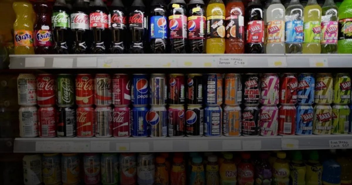 تأثير صادم: المشروبات الغازية تزيد خطر الاكتئاب لدى النساء