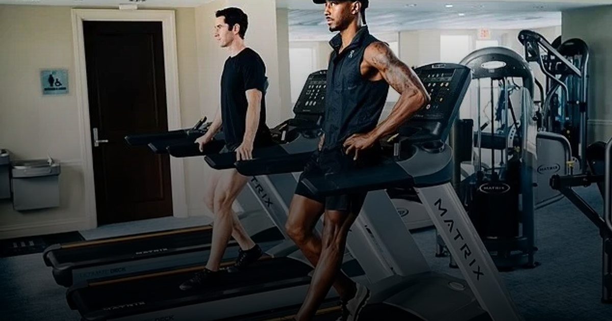 المشي للخلف وتجنب إصابات الإفراط في الاستخدام: كسر رتابة الحركة بذكاء وقائي