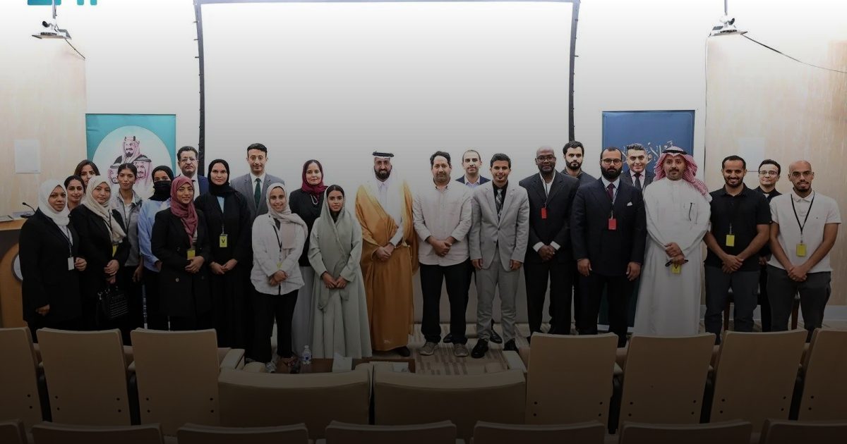 رئيس "الغذاء والدواء" يلتقي الملحق الثقافي وعددًا من المبتعثين السعوديين في واشنطن