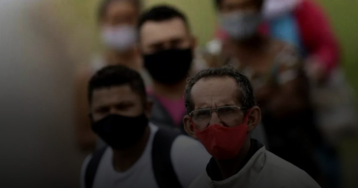 دراسة تحذِّر: الكمامات المستخدمة خلال جائحة كورونا «قنبلة كيميائية موقوتة»