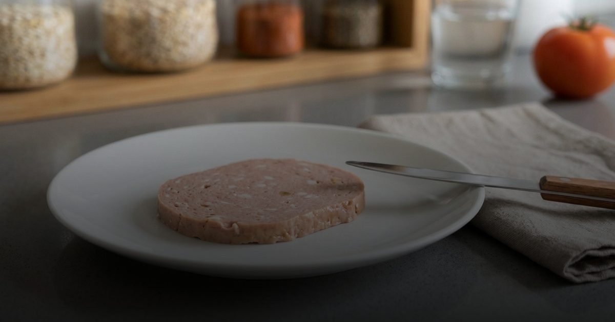 ما لا تعرفه عن اللانشون الرخيص: خطر صحي يزداد انتشاراً