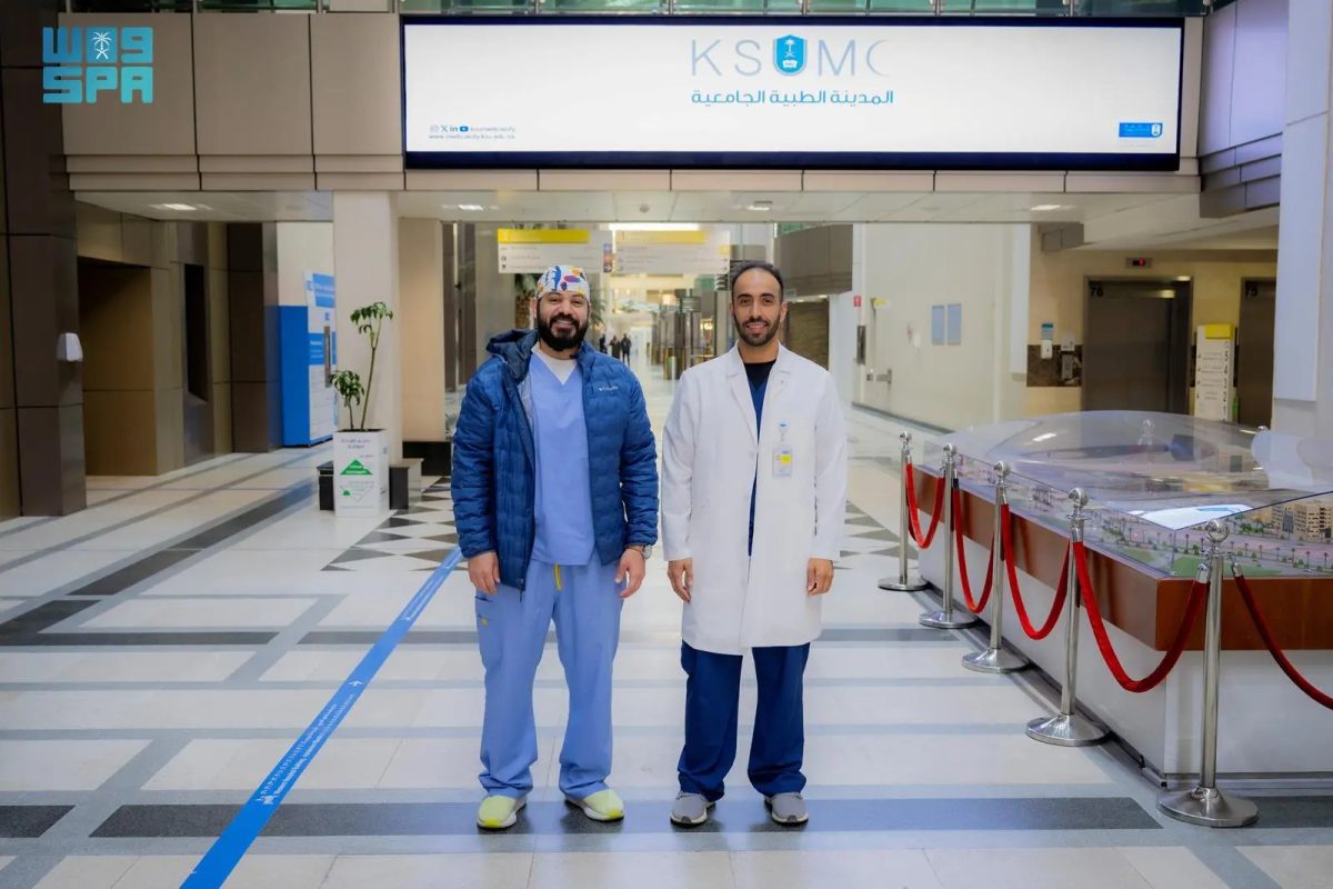 عملية جراحية متقدمة تعيد الأمل لشاب يعاني آلام الورك