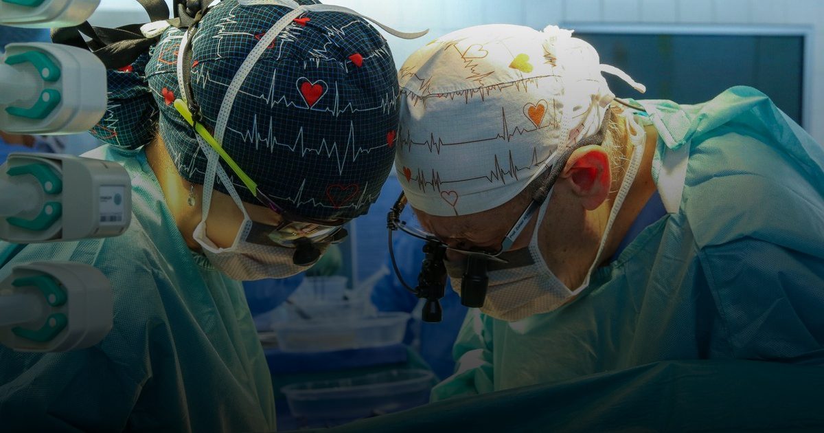 "التخصصي" ينجح في زراعة قلب لطفل سعودي من متبرع متوفٍ دماغياً بالإمارات