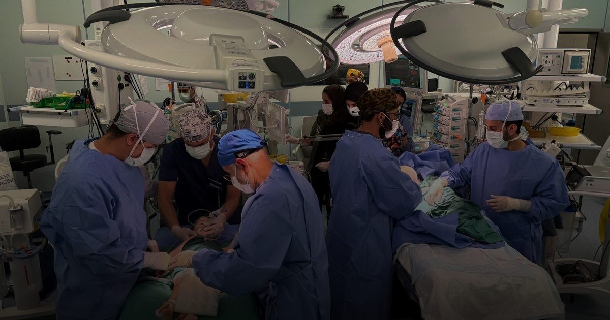 د. الربيعة يعلن نجاح عملية فصل التوأم السيامي السوري «سيلين وإيلين»