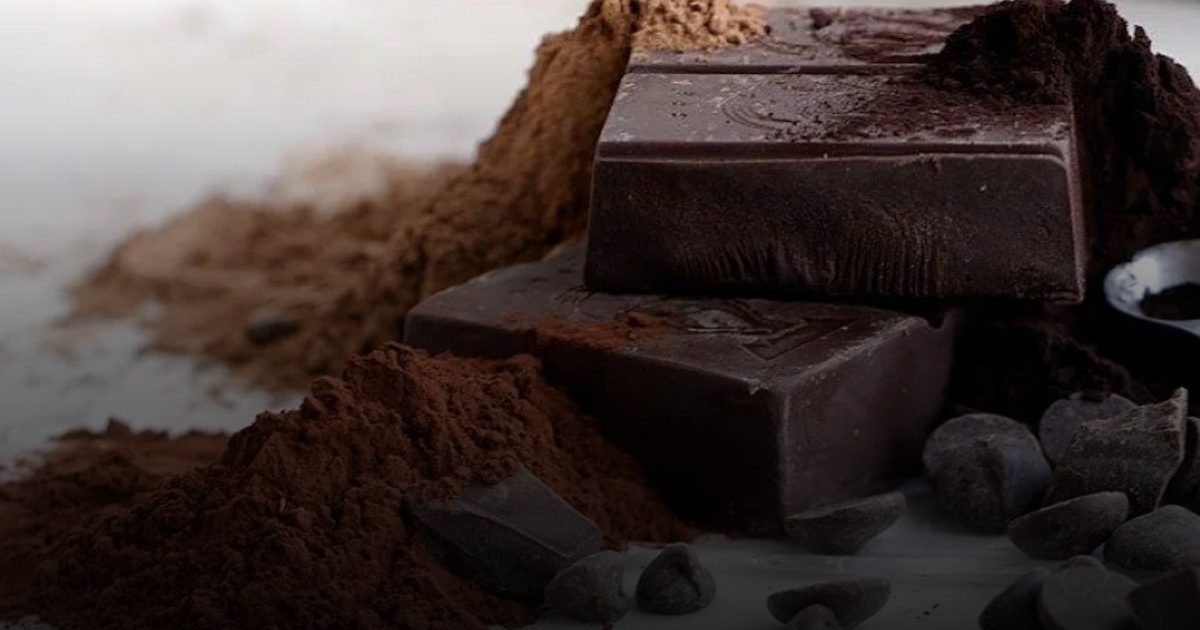 دراسة يابانية: الشوكولاتة الداكنة تعزز الذاكرة وقوة الدماغ في دقائق