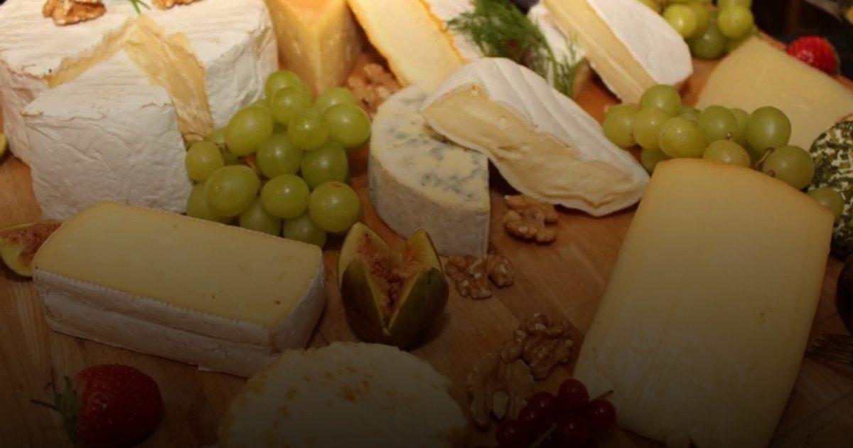 أنواع من الجبن تُفسد النوم.. بين الحقيقة والوهم