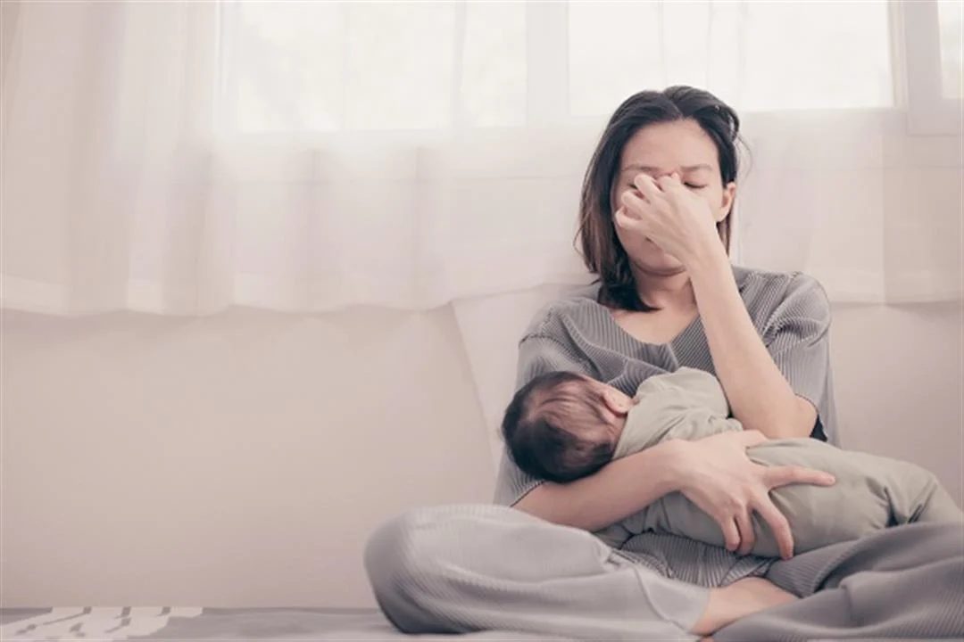 8 تحديات صحية تواجه الأمهات الجدد بعد الولادة