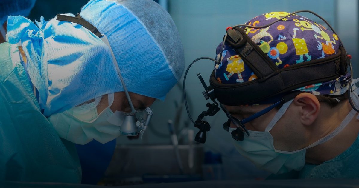 "التخصصي" ينجح في زراعة أصغر جهاز منظم لضربات القلب لمولودة تزن 2 كجم