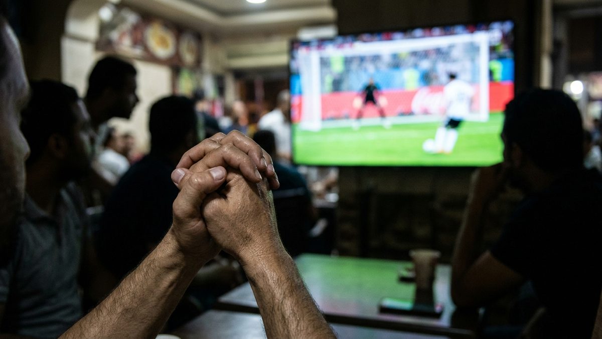 دراسة تحذر من إجهاد القلب الوعائي لدى الجماهير خلال ركلات الترجيح في المونديال
