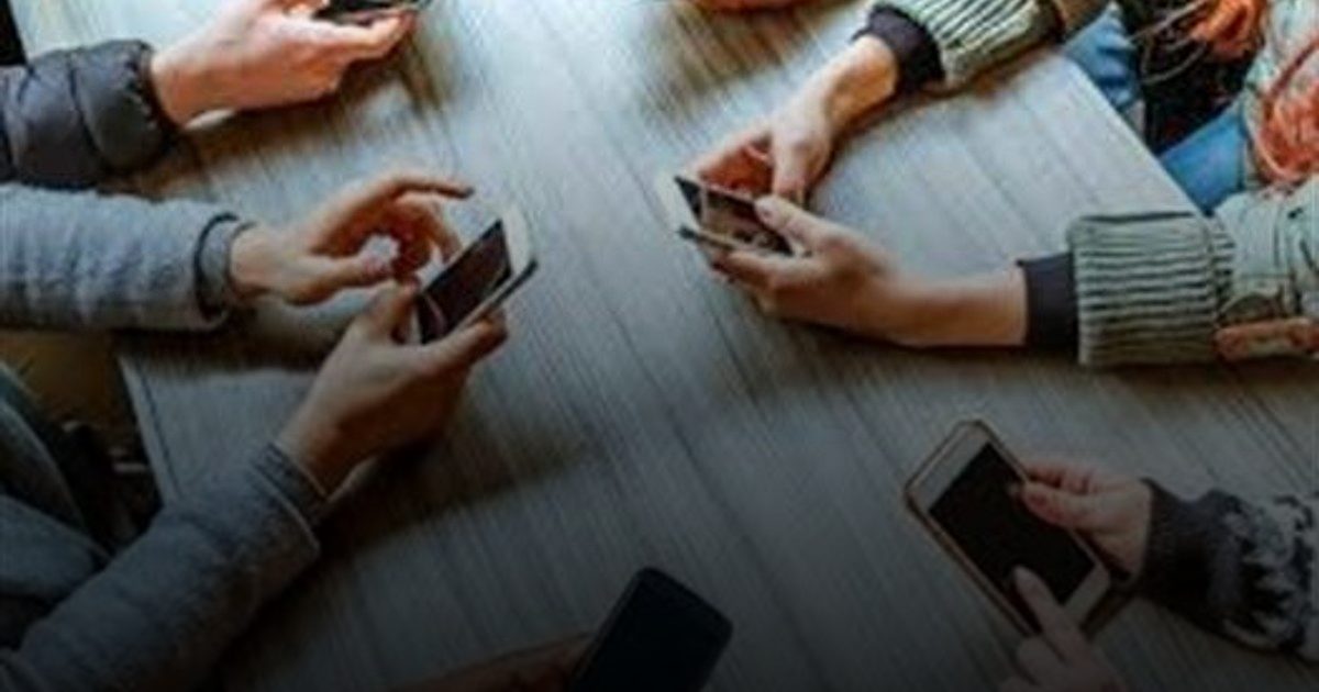 في مصر.. عيادات لعلاج "إدمان الإنترنت" وحجب لعبة "روبلوكس"