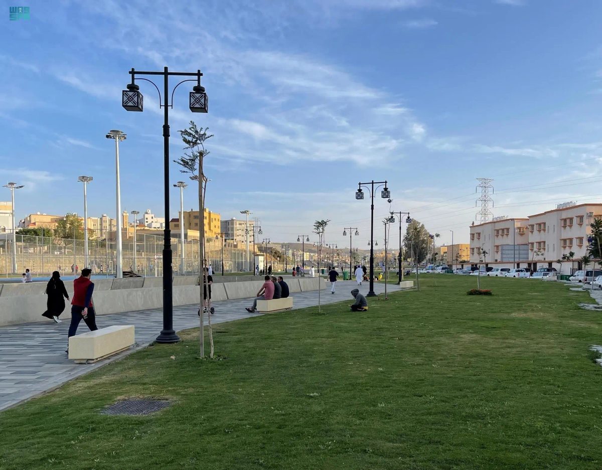 رياضة المشي تستهوي أهالي عسير خلال شهر رمضان