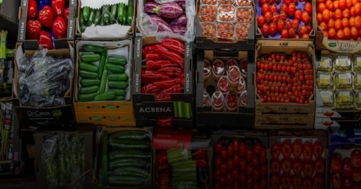 في بريطانيا: مبيدات مسرطنة تلوث 12 نوعاً من الفاكهة والخضار