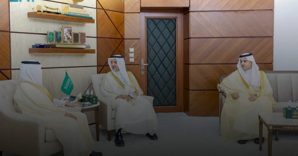 أمير المنطقة الشرقية يستقبل الرئيسين التنفيذيين لتجمعي الشرقية والأحساء الصحيين