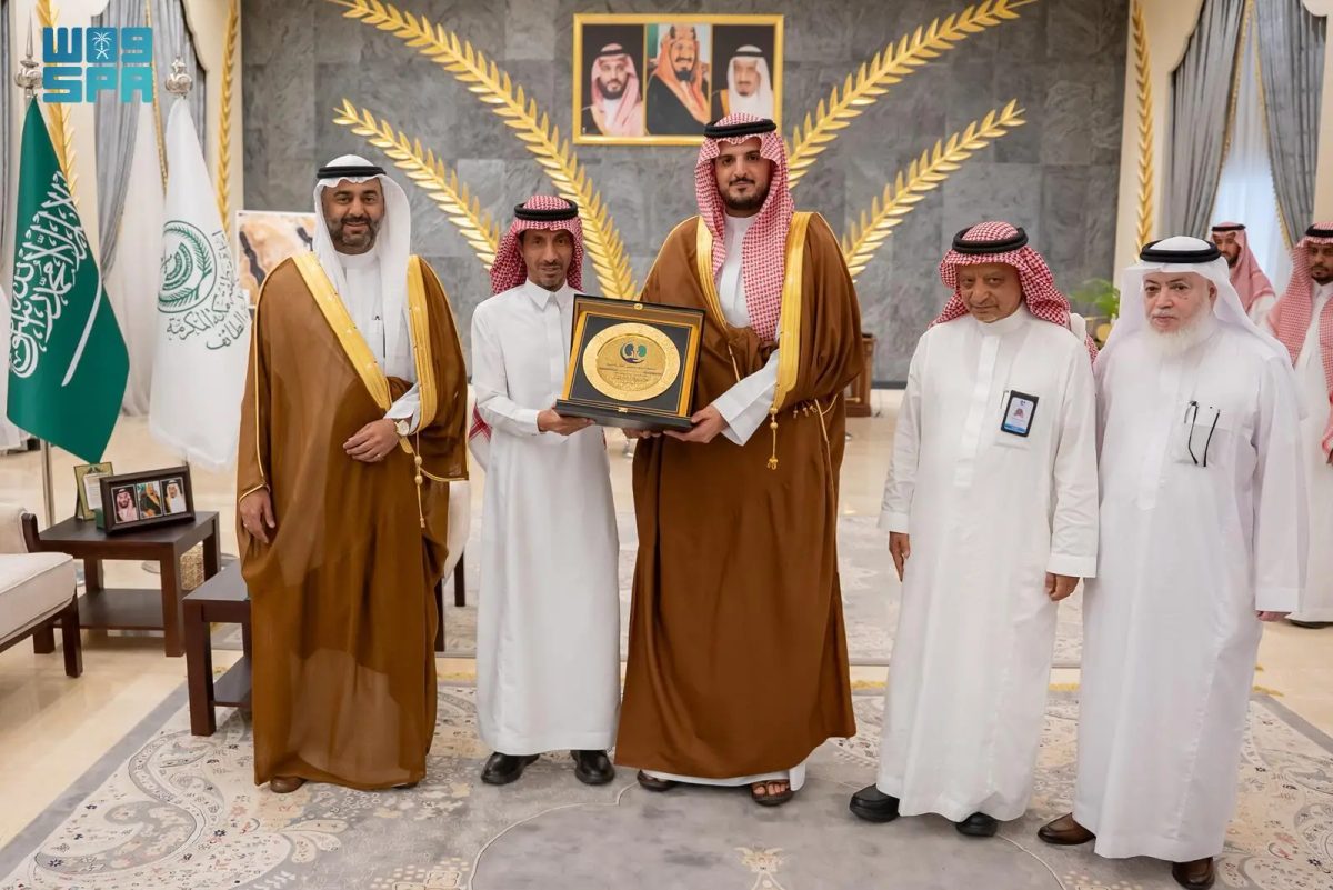 محافظ الطائف يثمّن جهود جمعية غسيل الكلى الصحية