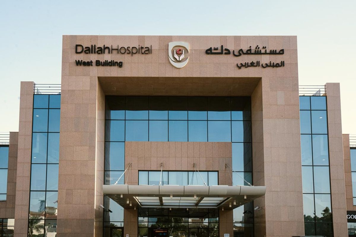 "دله النخيل" يعالج سيدة من ارتفاع ضغط الدماغ والطنين بالقسطرة