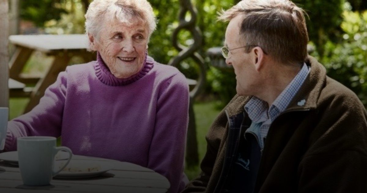 لو أحد والديك مصابٌ بالزهايمر.. دراسةٌ تكشف أيُّهما أخطر عليك؟