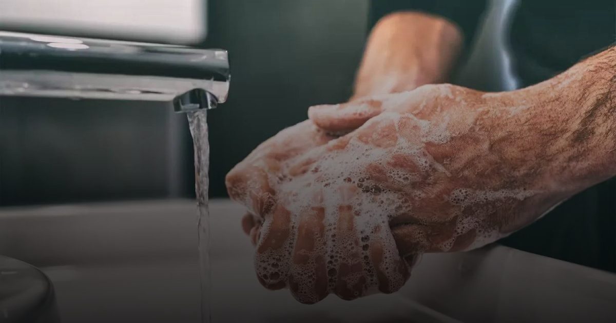 20 ثانية تنقذ حياة.. غسل اليدين يمنع 30% من أمراض الإسهال العالمية والمملكة تعزز الوعي