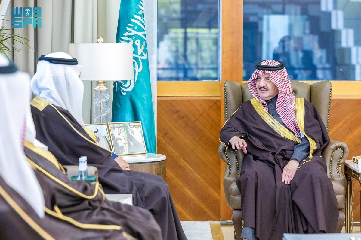 أمير الشرقية يُسلِّم شهادة اعتماد "حياك" لمستشفى قوى الأمن بالدمام كأول مستشفى حكومي يحصل عليها في المملكة