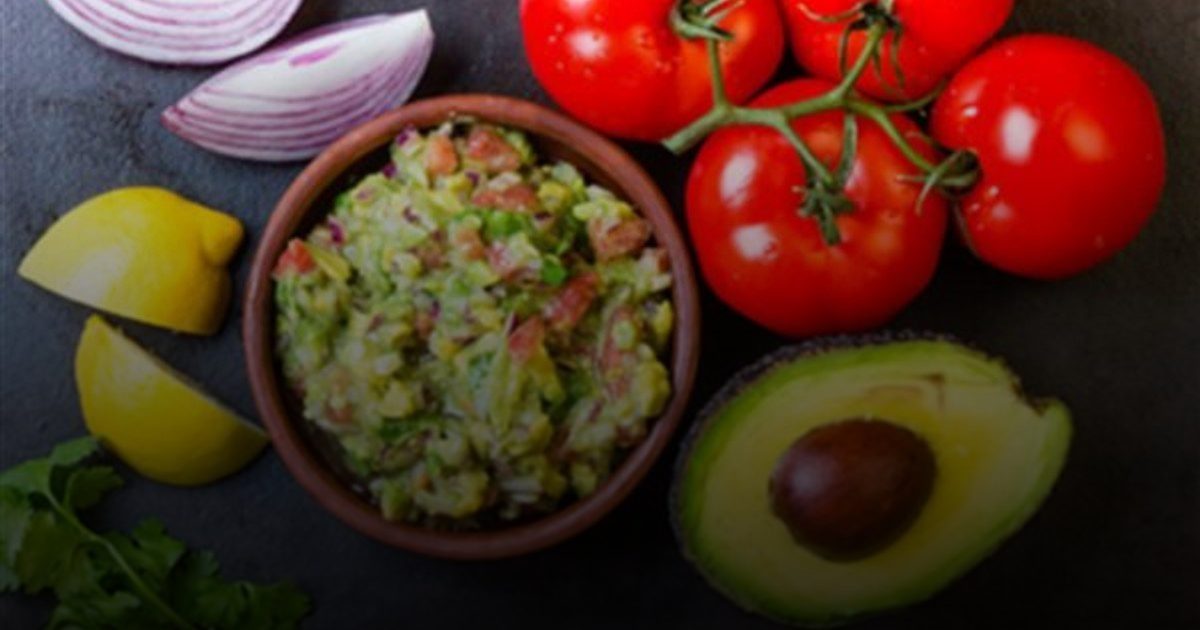 لماذا يمنحك "الأفوكادو مع الطماطم" فوائد مضاعفة لا تحققها الوجبات المنفردة؟