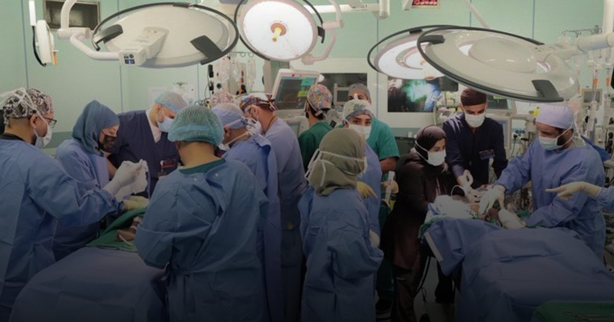 نجاح عملية فصل التوأم السيامي الجامايكي (أزاريا وأزورا)