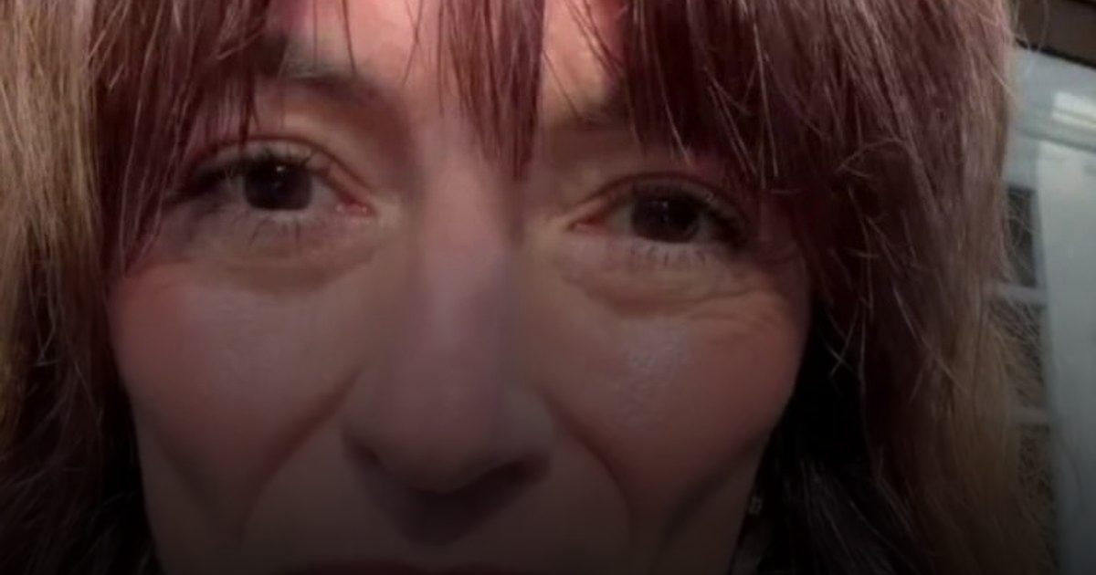 بعد استئصال ورم في المخ.. مذيعة شهيرة تصاب بسرطان الثدي