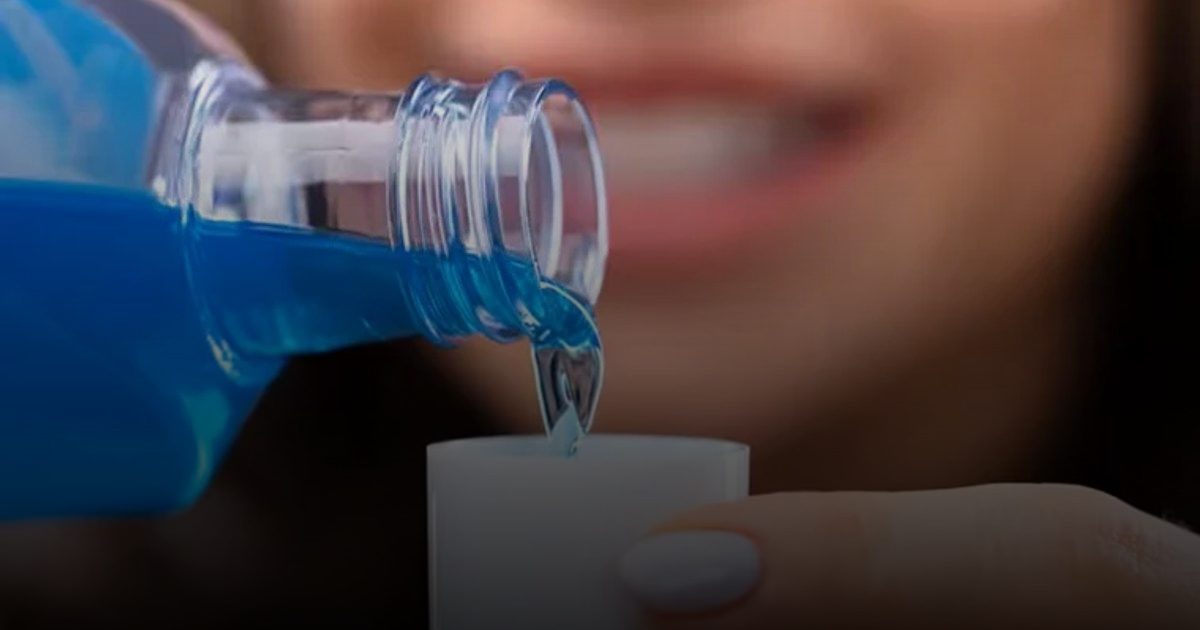 دراسة تكشف ضرراً يسببه غسول الفم للشباب