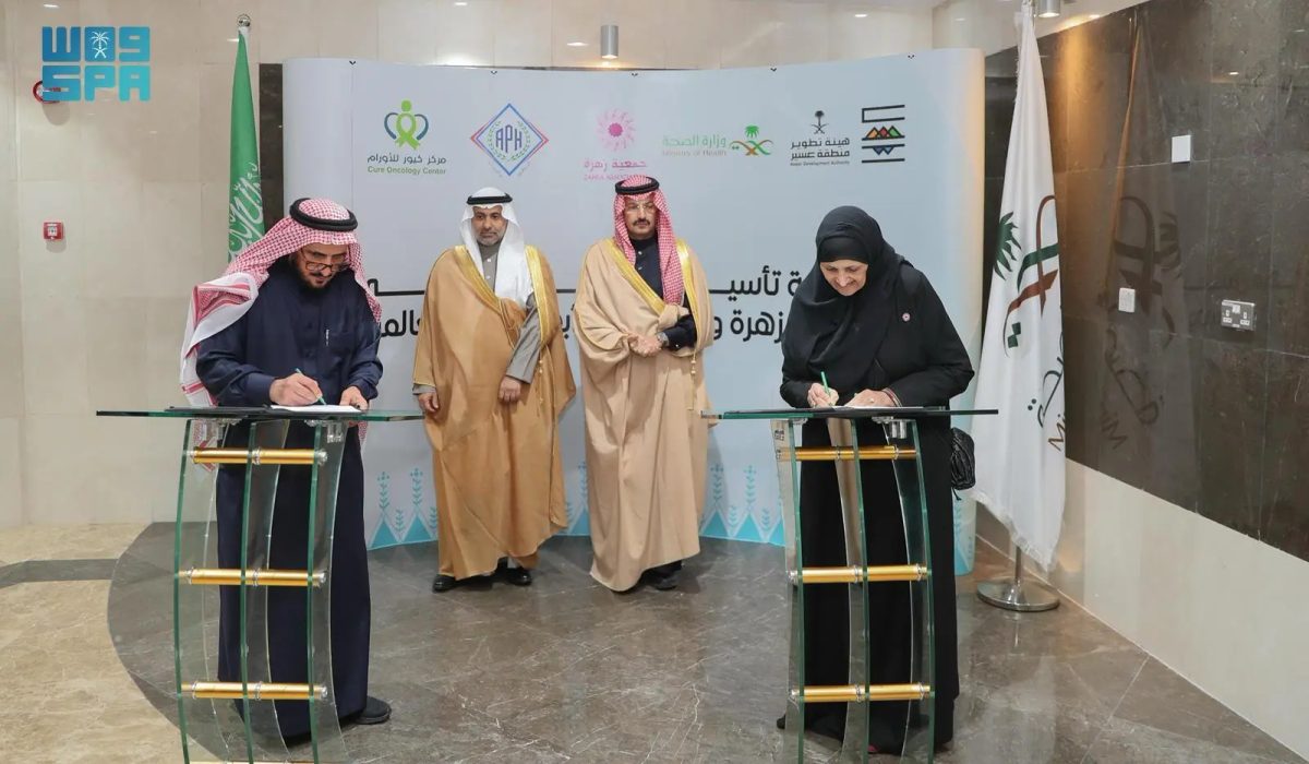 أمير منطقة عسير يفتتح مركز "كيور للأورام" في مستشفى أبها الخاص
