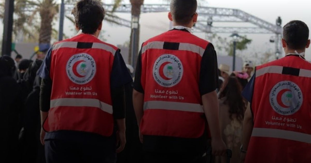 الهلال الأحمر بجازان ينقذ رضيعًا تعرّض لتشنّجات حرجة في منطقة جبلية