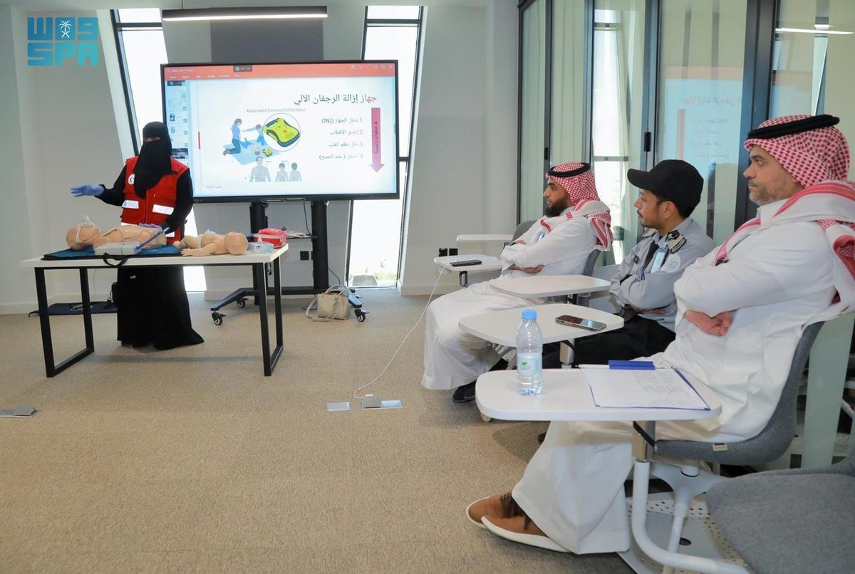 الهلال الأحمر" بالرياض ينهي المرحلة الأولى من مشروع "معاذ" لتعزيز السلامة في بيئات العمل
