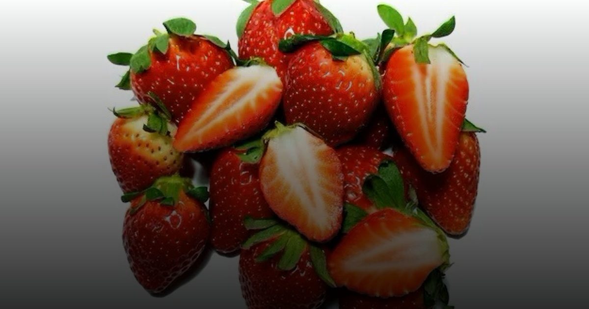 4 حبات يومية من الفراولة تقلل مخاطر الخرف وتحسن الوظائف الإدراكية