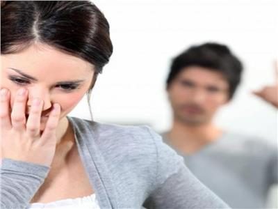 جدار العزلة وفخ التلاعب.. كيف تكتشفين بصمات الشخصية النرجسية في حياتك؟