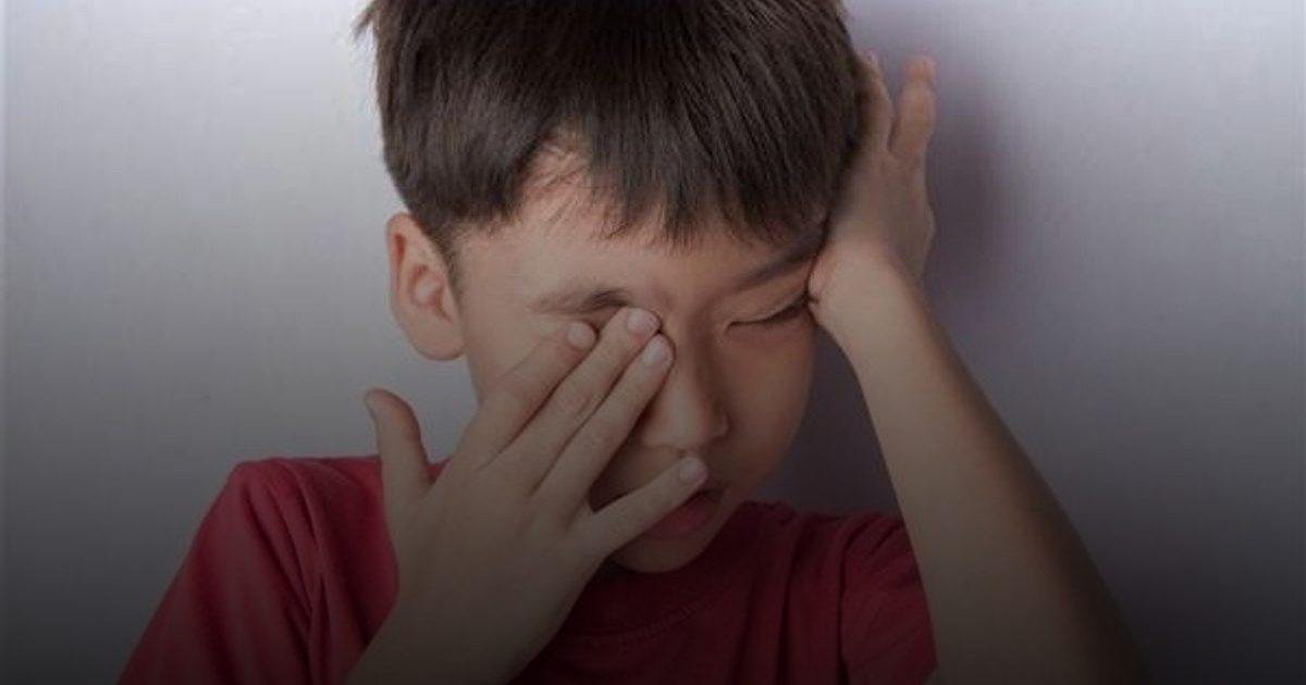 منها الحكة والدموع ..أعراض الرمد الربيعي عند الأطفال