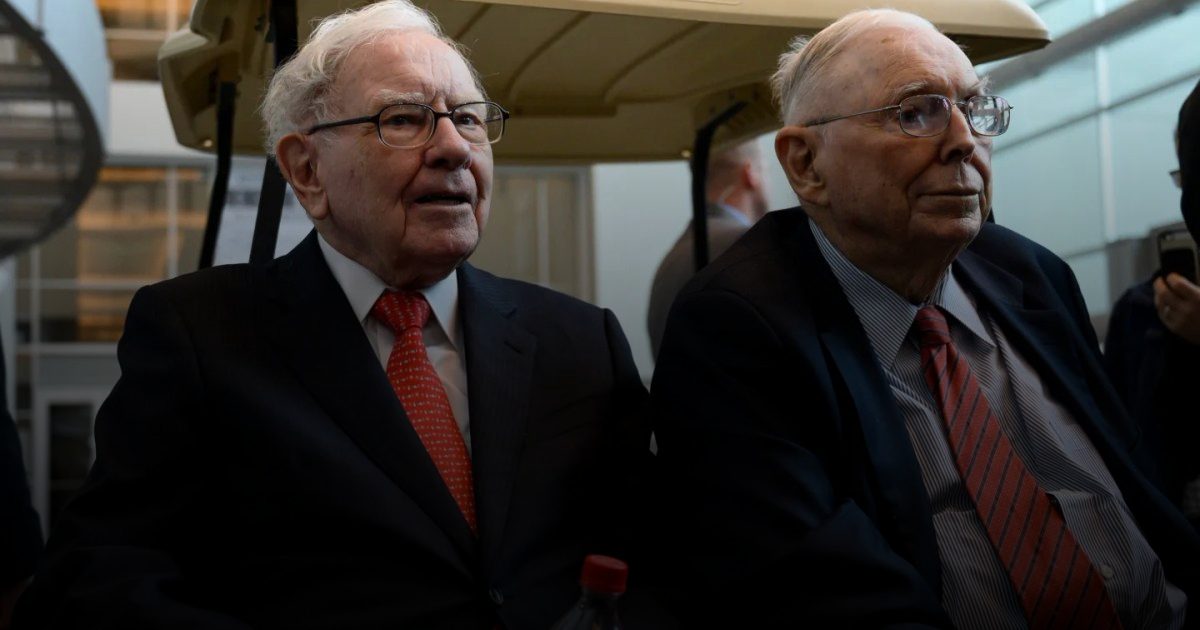 لا للحياة الروتينية.. وارن بافيت:  السعادة تصنع فرقاً هائلاً في طول العمر