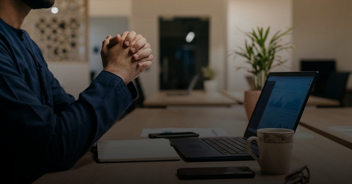 المنضبطون يدفعون ثمنًا نفسيًا وجسديًا بسبب ضغط العمل