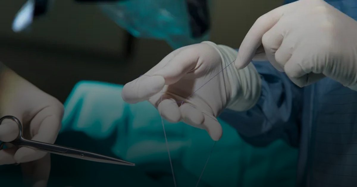 تدخل طبي بتبوك يعيد البصر لمريض بعد 10 سنوات من الضعف البصري الشديد