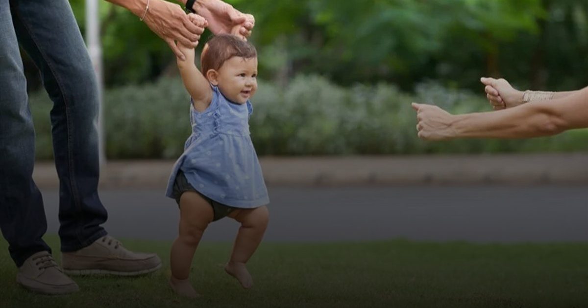 علماء يكتشفون جينات تحدد توقيت مشي الطفل