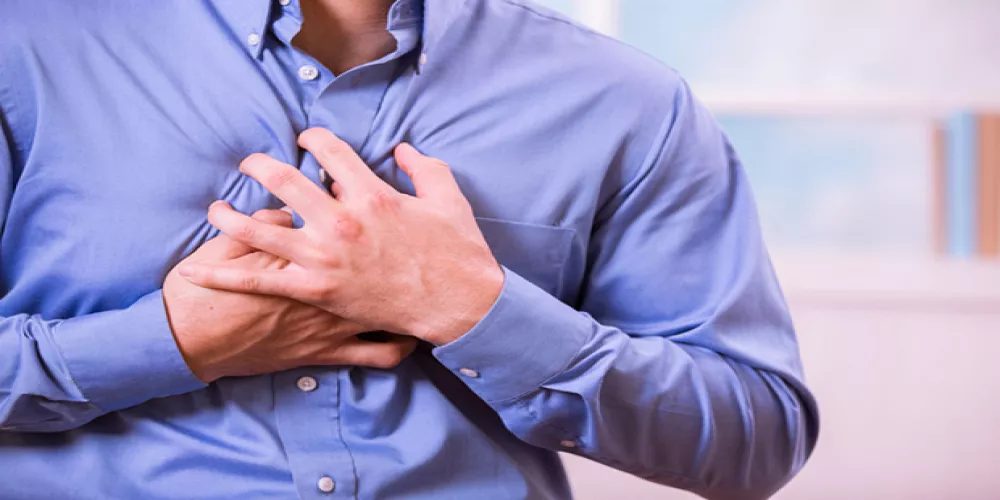 أسباب ألم الصدر.. منها المرارة والرئة والعضلات