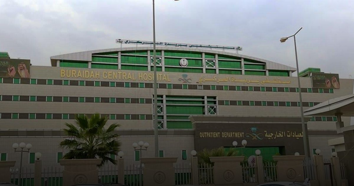 جراحة دقيقة تنقذ بصر مريضة خمسينية من العمى في بريدة المركزي