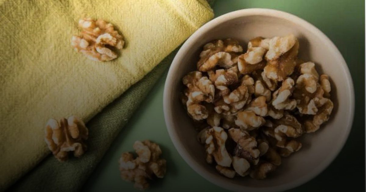 الجوز يدعم وظائف المخ  وصحة الأمعاء ويخفف الالتهابات