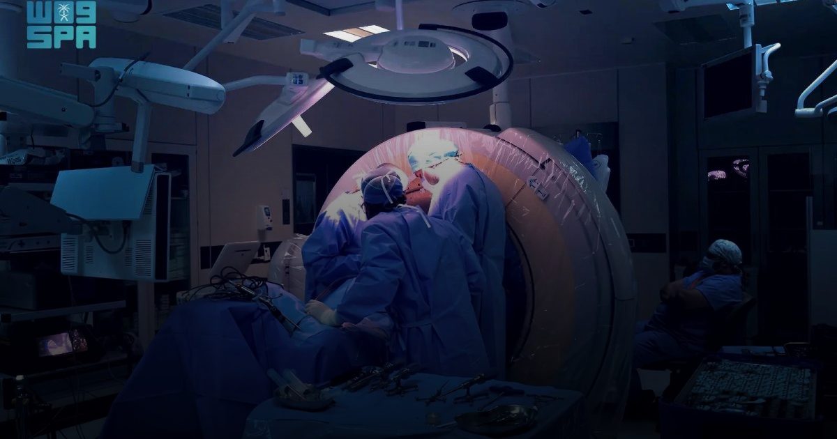 مدينة الملك عبدالله الطبية بالعاصمة المقدسة تنهي معاناة مواطنة من ألم مزمن في الفقرات العنقية